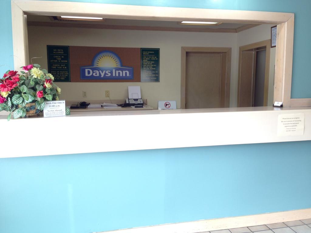Days Inn By Wyndham Florence Downtown Exterior photo
