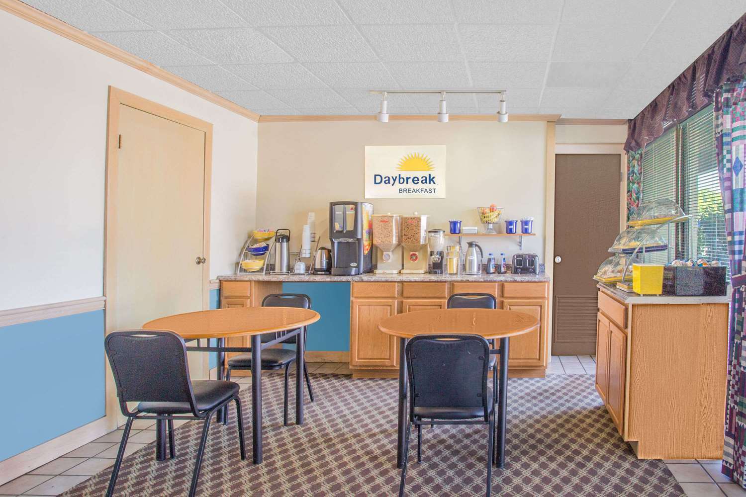 Days Inn By Wyndham Florence Downtown Exterior photo